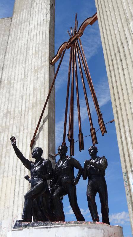 Monumento a Onésimo Redondo enSan Cristóbal. 