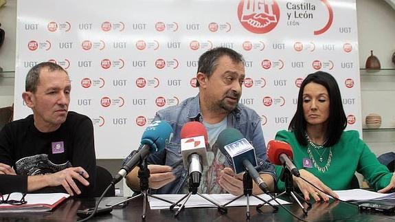 Enrique Reguero, presidente del comité de empresa de Everest, en el centro. / R. G.-ICAL