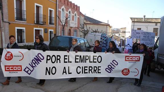 La manifestación avanza por las calles de Baltanás. 