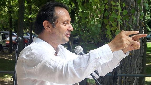 Pedro Arahuetes interviene el día del homenaje popular en La Fuencisla.