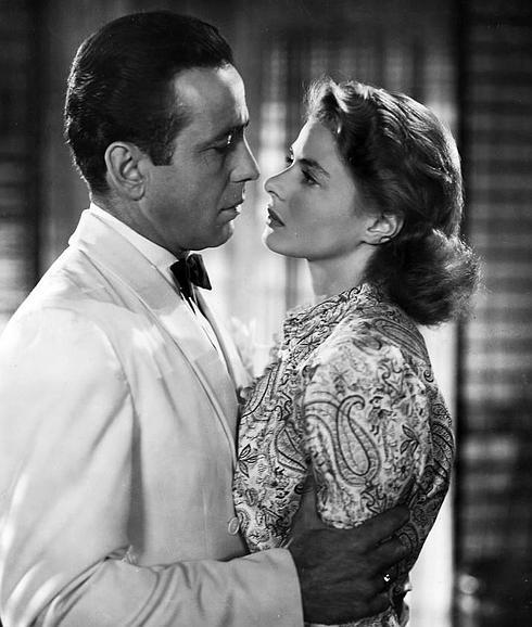 Las miradas entre Humphrey Bogart e Ingrid Bergman en 'Casablanca' desprendían más pasión que todas las sombras de Grey juntas.