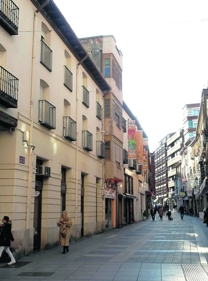 Edificios de la calle Barrio y Mier, que fue construida casi en su totalidad antes de 1950. 