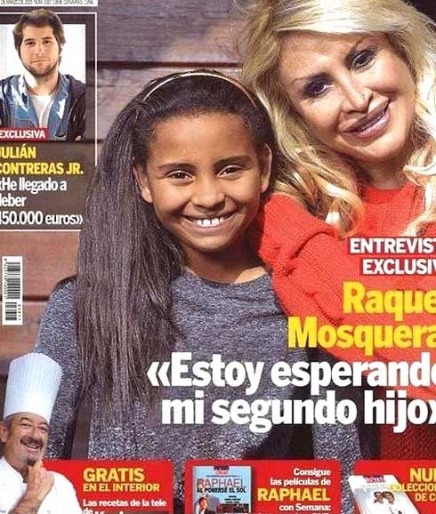 Raquel Mosquera con su hija.