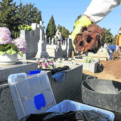 Imagen de los restos del salmantino fusilado en Ávila. 