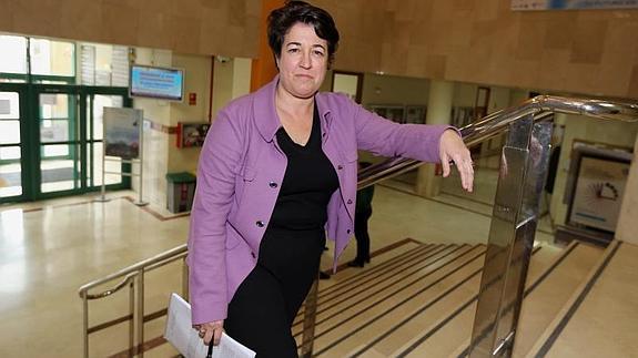 Elena Pisonerao presidenta de Hispasat, en las escaleras de la Facultad de Comercio de la Universidad de Valladolid. HENAR SASTRE