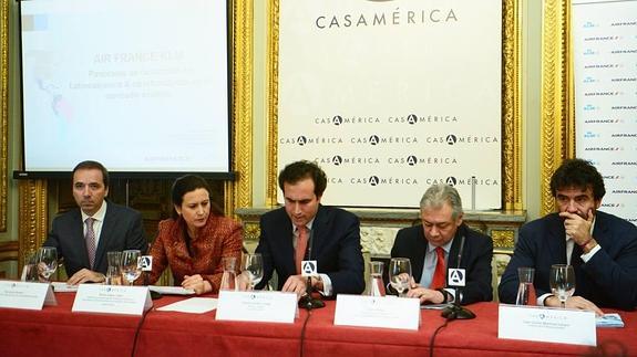 Fernando Álvarez, Teresa Solbes, Tomás Poveda, Germán Ríos y Juan Carlos Martínez Lázaro en la presentación del informe sobre Inversión en Iberoamérica. 