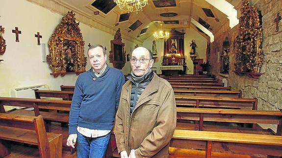 John Suárez, a la izquierda, y Pedro María Núñez, secretario de la Orden Franciscana Seglar.