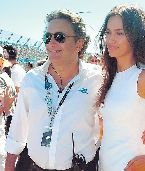 Alejandro Agag, muy sonriente junto a Irina Shayk.