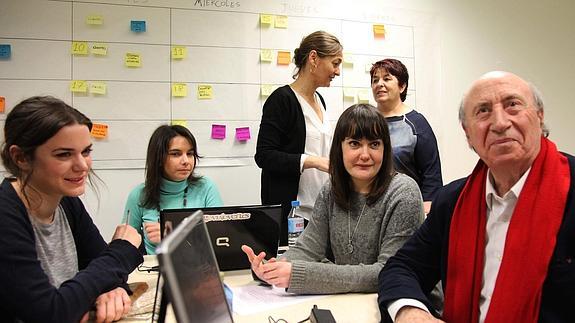 Los responsables de la iniciativa junto a los participantes en la primera edición. 