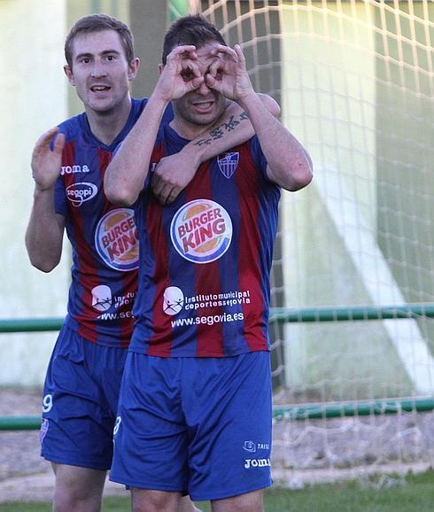 Roberto celebra un gol durante un partido de esta temporada. 