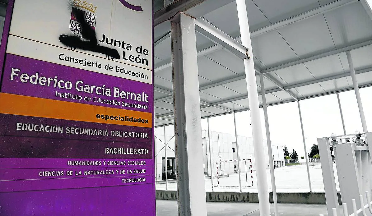 Entrada al instituto Federico García Bernalt de la capital salmantina.
