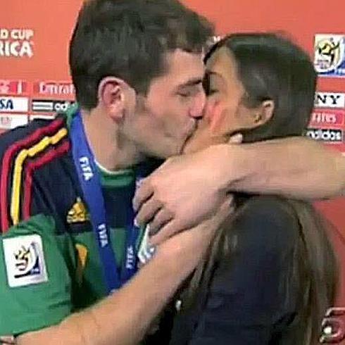 Los españoles prefieren los besos espontáneos