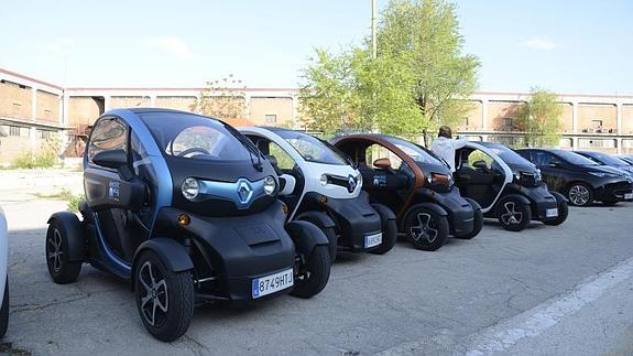 Los Twizy fabricados en Valladolid y que fueron utilizados en la pruebas dinámicas de vehículos eléctricos que han tenido lugar en Madrid durante el fin de semana. 