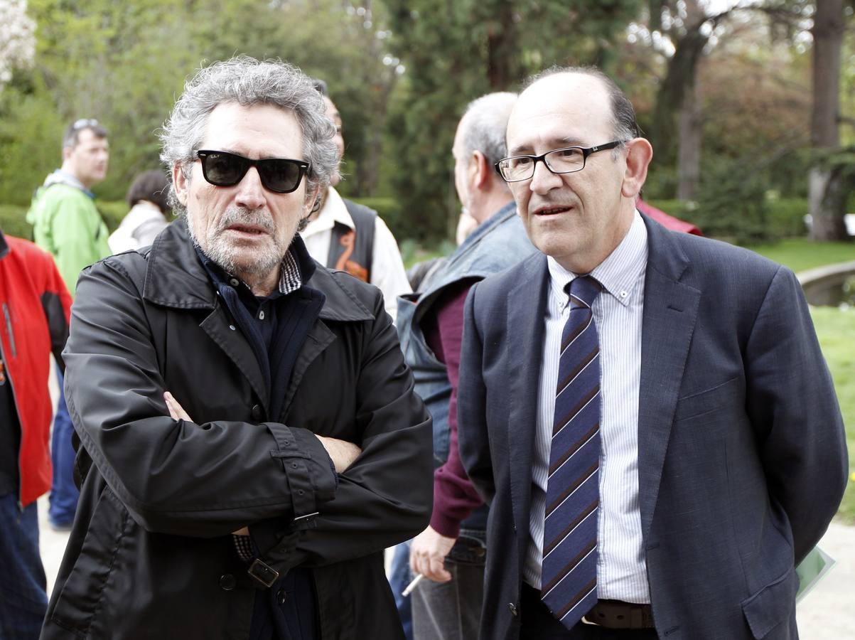 El director general de Calidad y Sostenibilidad Ambiental, José Manuel Jiménez, y el cantante, Miguel Rios, 