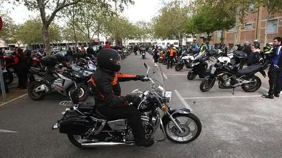 Los motociclistas de Valladolid se manifiestan en protesta por los guadarraíles que dañan su integridad física en caso de accidentes. 