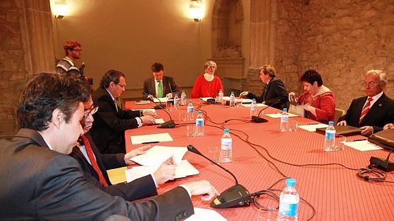 Los representantes de las instituciones que forman el consorcio del Museo Esteban Vicente, reunidos ayer en el auditorio del centro. 