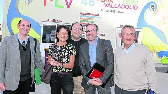 El biólogo Miguel Lizana, Elisa Delibes de Castro, Vidal Arranz, Jesús Marchamalo y Miguel Delibes de Castro, protagonizaron ayer varios actos de recuerdo al escritor. HENAR SASTRE