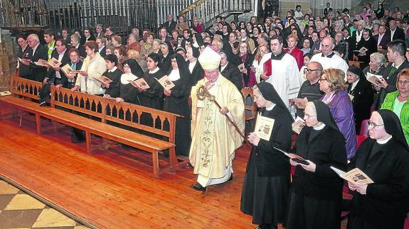 El Obispo, en la misa crismal de 2014.