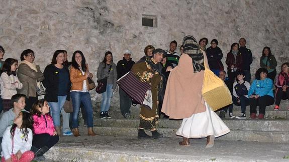 Un momento de la visita teatralizada. Vìctor Senovilla