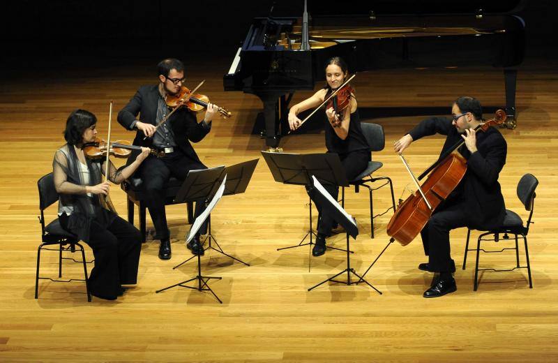 El Cuarteto Cosmos, en su útlima actuación del concurso, tras recibir su premio. 