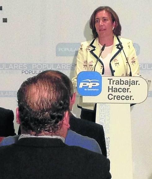 Josefa García Cirac, durante el encuentro mantenido ayer por el PP con interventores y apoderados. 