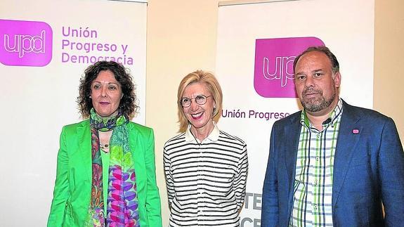 Águeda Arranz, Rosa Díez y Bernardo Velasco, ayer en la sede de UPyD. 
