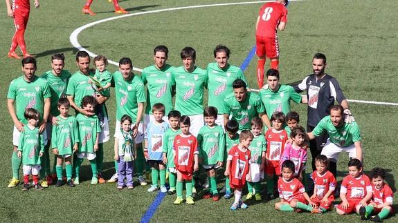 Once titular del Guijuelo ante el Murcia con varios jugadores de la cantera chacinera. 