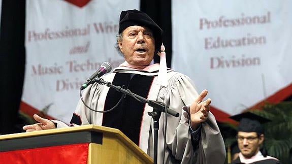 Julio Iglesias, durante la ceremonia de graduación. 