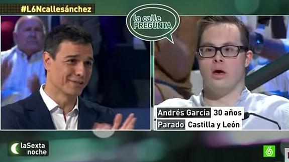Pedro Sánchez, criticado por aplaudir a un joven burgalés con Síndrome de Down