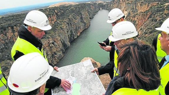 El consejero de Economía, Tomás Villanueva, visitó la mina de wolframio de Barruecopardo el pasado mes de marzo. 