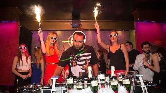 Connor, el hijo DJ de Tom Cruise y Nicole Kidman.