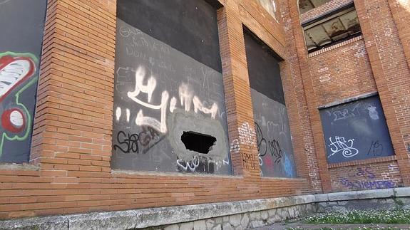 El butrón por el que se accede a la nave 