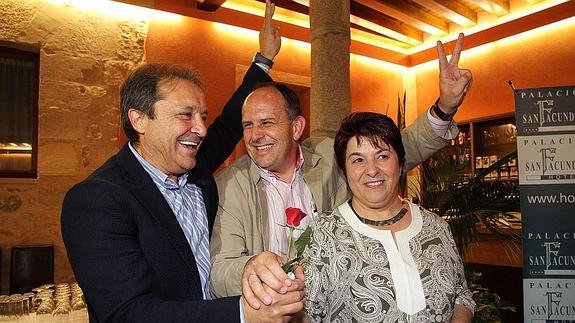 Juan Luis Gordo, José Luis Aceves y Clara Luquero celebran el resultado del Ayuntamiento de la capital.