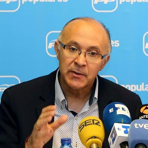 Ruiz Medrano: «León de la Riva tiene todas las opciones abiertas, desde ser alcalde a renunciar»