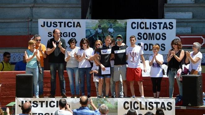 Los tres primeros participantes en realizar los 80 kilómetros.
