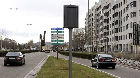 Nuevo radar situado a la altura del número 35 de la Avenida de Zamora.