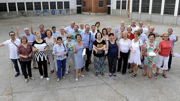 Los componentes de Amigos de la Zarzuela, antes de un ensayo en su sede habitual. 