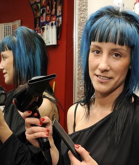 Alba San José, en su peluquería.