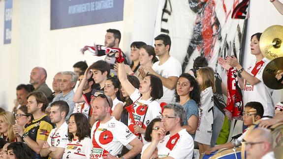 Aficionados del Nava, durante el 'play off' de ascenso. 