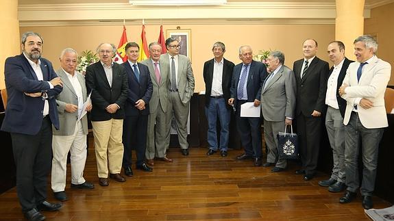 El jurado del XXV Premio de Poesía Jaime Gil de Biedma da a conocer su decisión sobre el galardonado de este año. 
