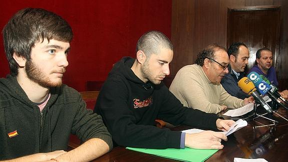 Representantes de las organizaciones que forman la Plataforma Unitaria contra la Crisis Cumbre Social de Segovia. El Norte