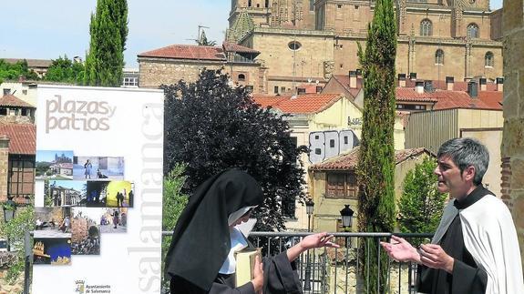 Dos actores, durante la presentación del programa en Santo Domingo. 