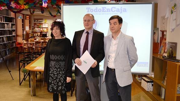 Florencia Corrionero, el ex alcalde Jiménez Barcala y Javier Valbuena durante una presentación. 