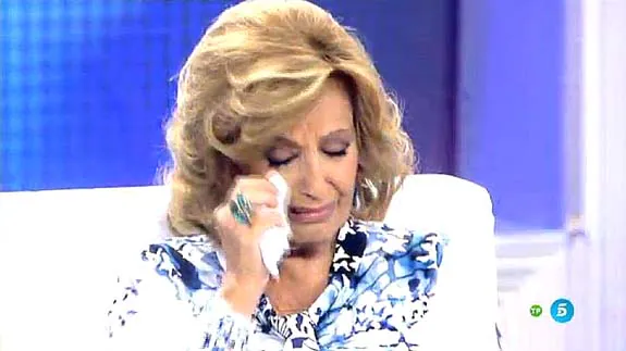 María Teresa Campos llora desconsoladamente en el plató de '¡Qué tiempo tan feliz!'