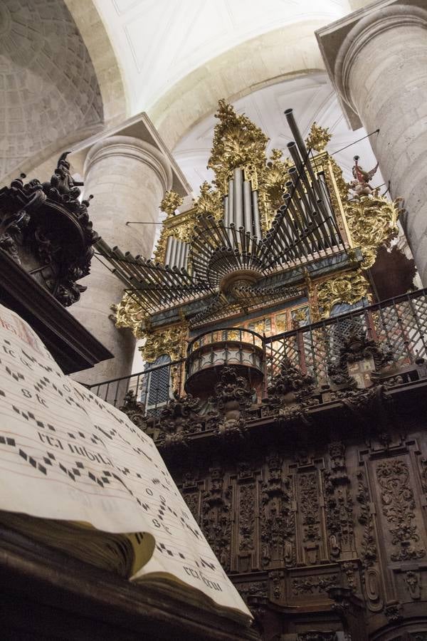 Órgano barroco de la iglesia de los Santos Juanes en Nava del Rey. 