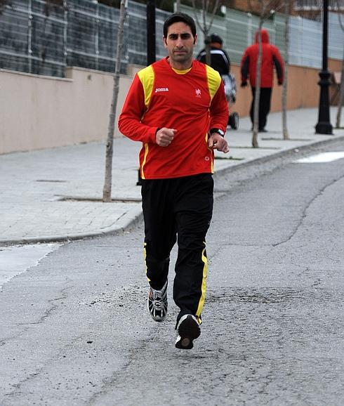 El atleta David Mora, durante un entrenamiento. 