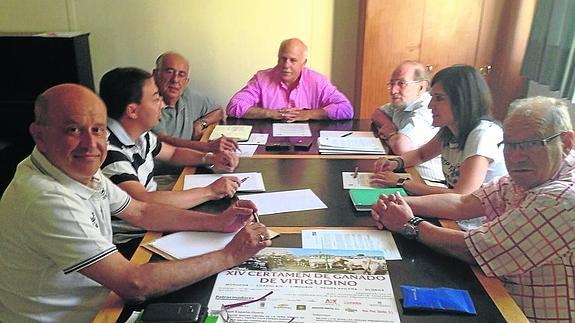 Un momento de la reunión mantenida ayer en el Ayuntamiento de Vitigudino. 