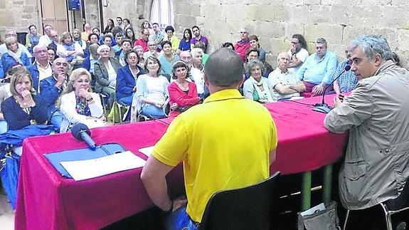 Los alumnos siguen la última jornada del curso, ayer en la Fundación Santa María la Real.