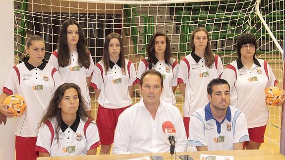 Momento de la presentación del nuevo equipo femenino. 