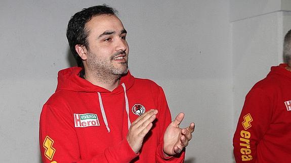 El técnico del Nava, Álvaro Senovilla, durante un partido anterior. 